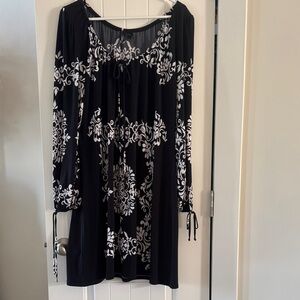 New Directions Black and White Patterned Long Sleeve Dress